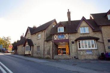 Отель Travelodge Redhill