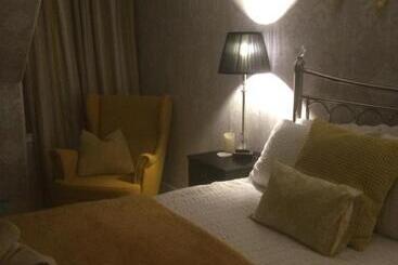 צימר Nether Dallachy Farmhouse