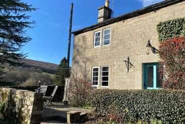 Beautiful Peak District Cottage With Hot Tub