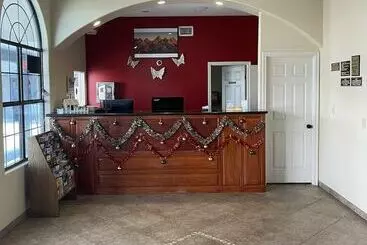 Hotelli Riviera Inn & Suites