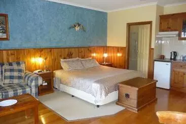 Отель Daysy Hill Country Cottages