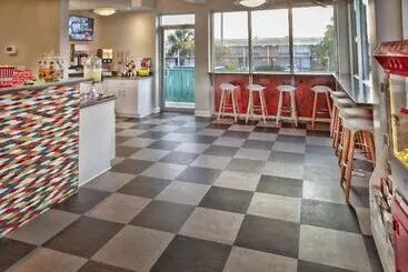 酒店 The Thunderbird Inn