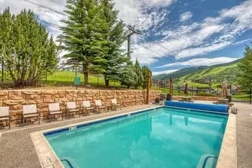Hotel Emerald Views At The West