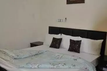 هتل Western Dreams