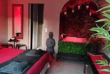 Pensão Le Demeure De Poulpican Chambre La Grotte Jacuzzi Charme Romantique Terrasse Privée 300m Plage Et Re