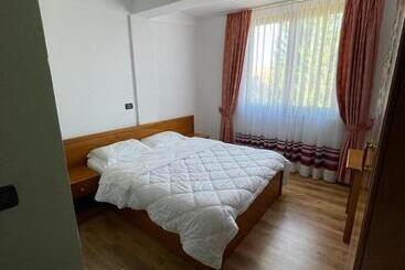 בית מלון כפרי Tirona