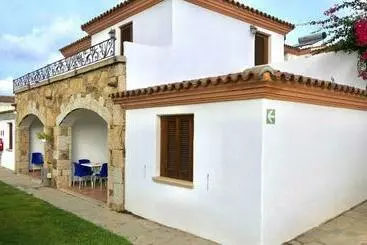 Aparthotel Residence Con Piscina A Tanaunella A 1500 M Dal Mare