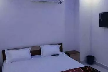 Hotel Oyo 70194  King