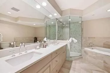 هتل آپارتمان St James Place By East West Hospitality