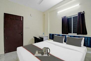 Hotel Collection O Green Leaf Near Acropolis Mall