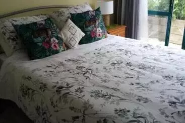 پانسیون Two Rooms With One Queen Size Bed In Each Room One Bathroom For The Two Rooms