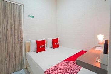 Hotel Oyo 91727 Luxury Homestay Sidoarjo