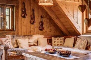 منتجع Silverstone Living