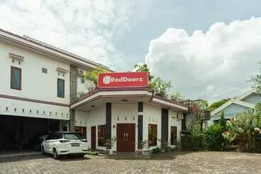 Hotel Reddoorz Syariah @ Jalan Panglima Polim Lampung