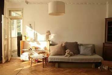 هاستل Elie S Home