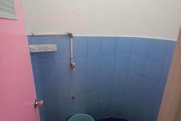 Otel Spot On 91597 Sharie Homestay Syariah