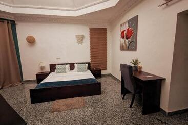 پانسیون L Address