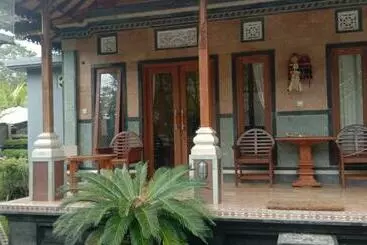Bed and Breakfast Khailash Warung And Home Stay