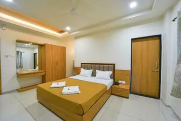 ホテル Trushadham Near To Mahalaxmi Temple Kolhapur