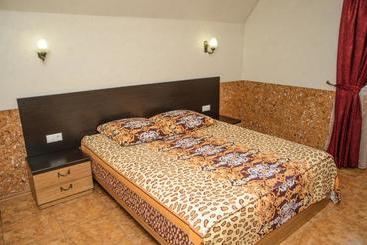 호텔 Erunin S Group, Tolstogo 77