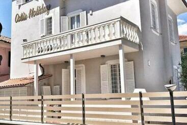 ペンション Ostia Holiday Greed Palace