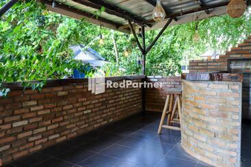 בית מלון כפרי Sahabat Pantai Guest House Mitra Reddoorz