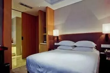 هتل Living International, Ashkona