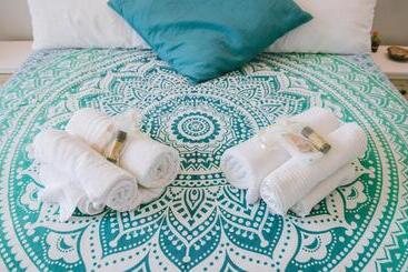 تختخواب و صبحانه Bed In Naples