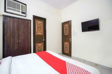 Hotel Oyo 74584  Vivaan Palace
