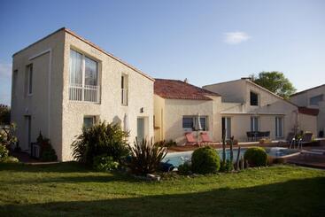 Aamiaismajoitus (B&B) La Charentine