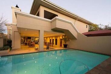 Pensão Lazy Lizard Guesthouse