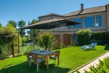 Aamiaismajoitus (B&B) Escudes