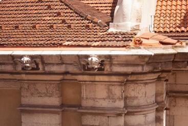 هتل Lisbon Arsenal Suites