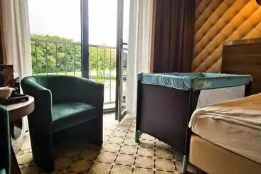 Отель Mistral Sport