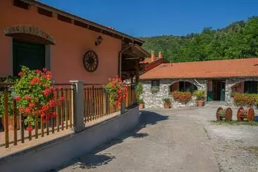 01234   Agriturismo La Marpea, Esperienza In Mezzo Alla Natura E Al Cibo Tipico Italiano