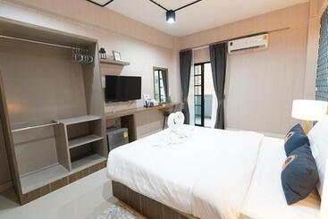 בית מלון כפרי Roomquest Rojana Industrial Estate Area