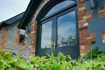 Hotel The Cedar Country