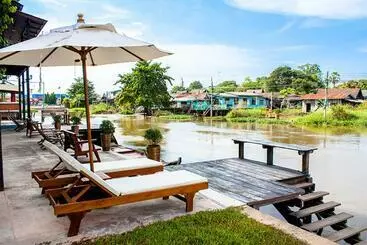 リゾートホテル The Bank River House Ayutthaya