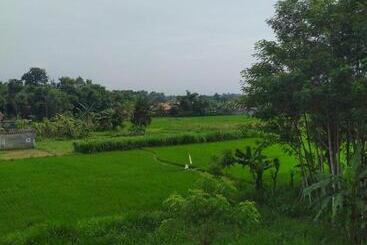 Otel Penginapan Banyu Biruku