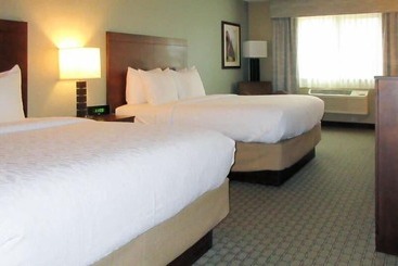 Отель Amerivu Inn And Suites  Chisago City
