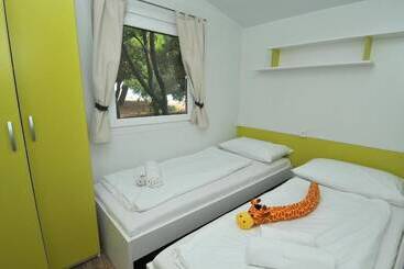 فندق Mobile Homes Camp Perna   Adriatic Kampovi