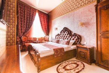 فندق Golden House