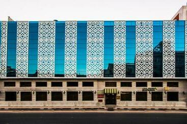 Hotel Leisure Inn Grand Chanakya