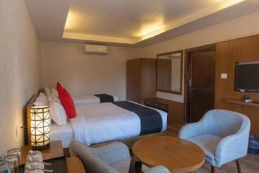 هتل Seven Lakes Resort