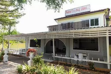 هتل Greenery Home By Oyo Rooms
