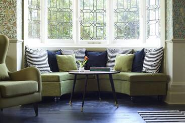 هتل The Manor At Sway