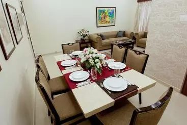 公寓式酒店  Lalco Residency