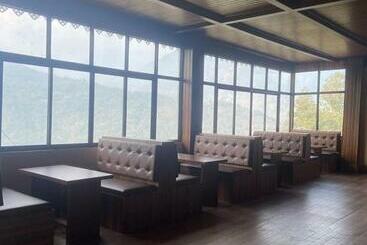 בית מלון כפרי Somras