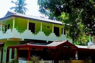 New Green Garden Hotel & Safari