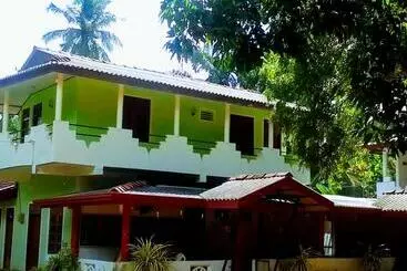 New Green Garden Hotel & Safari